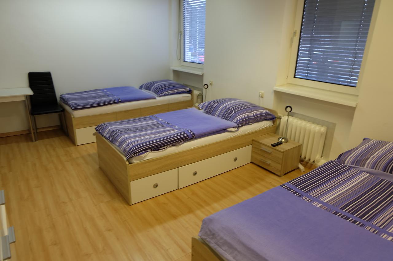 Montagehotel Bed & Steel Linz Bagian luar foto
