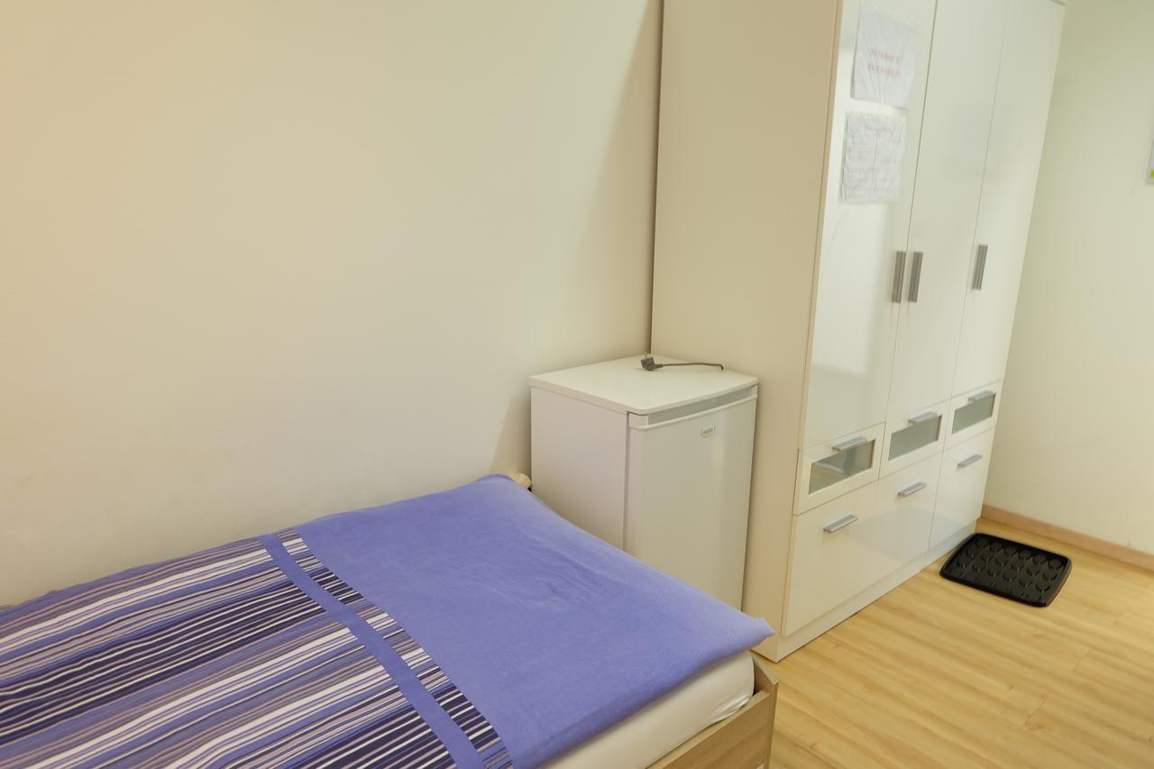 Montagehotel Bed & Steel Linz Bagian luar foto