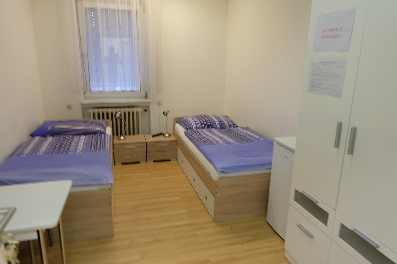 Montagehotel Bed & Steel Linz Bagian luar foto