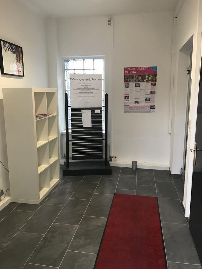 Montagehotel Bed & Steel Linz Bagian luar foto