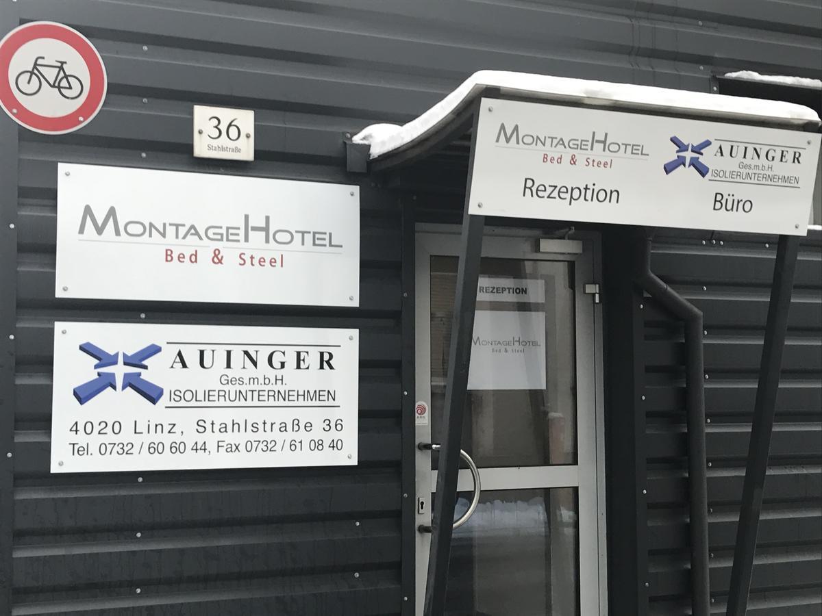 Montagehotel Bed & Steel Linz Bagian luar foto