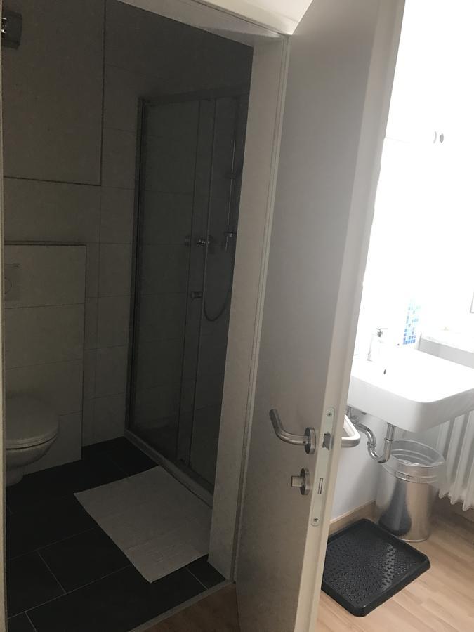 Montagehotel Bed & Steel Linz Bagian luar foto