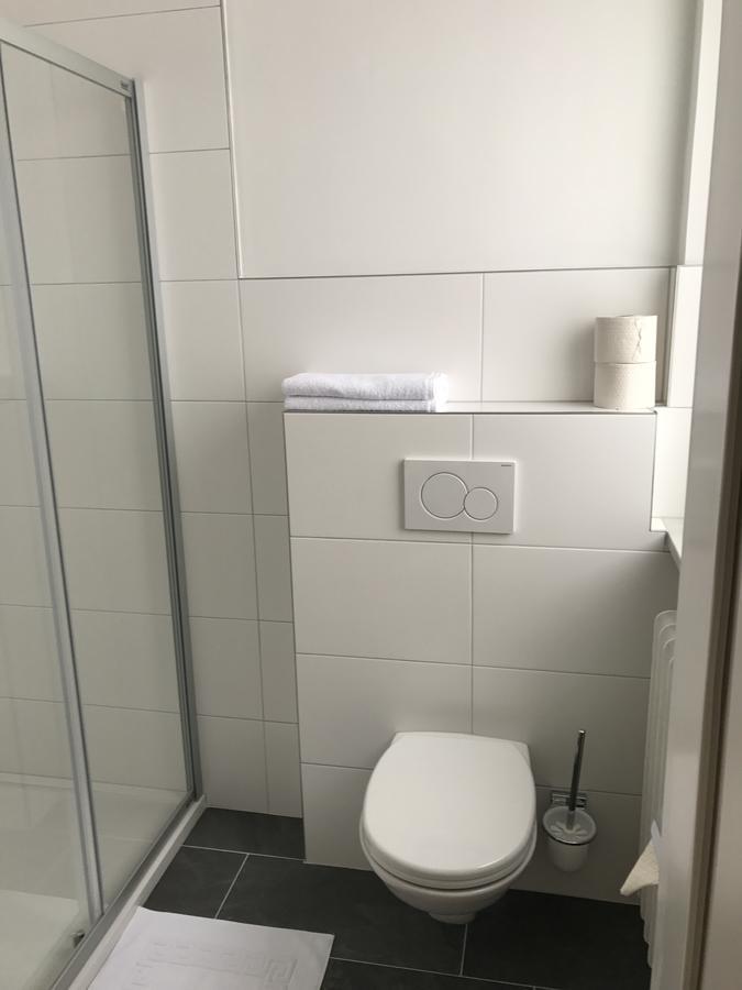 Montagehotel Bed & Steel Linz Bagian luar foto