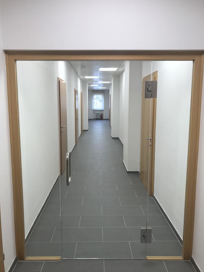 Montagehotel Bed & Steel Linz Bagian luar foto